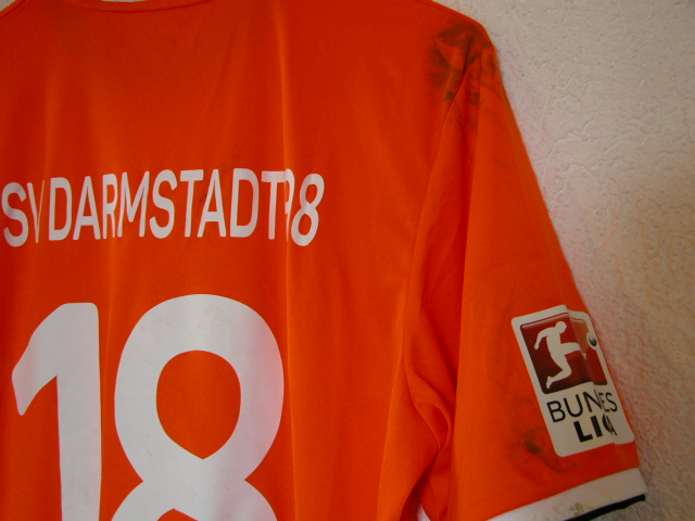 Matchworn mit Dreck und Schweiß aus dem Hessenberby 05.02.2017 bei Eintracht Frankfurt