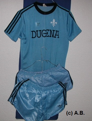 1. Bundesliga 1981_82: Original getragenes Spielertrikot inclusive der Hosen von Detlef Bruckoff, mit der Nummer 10, die auch Peter Cestonaro gleichzeitig trug. 